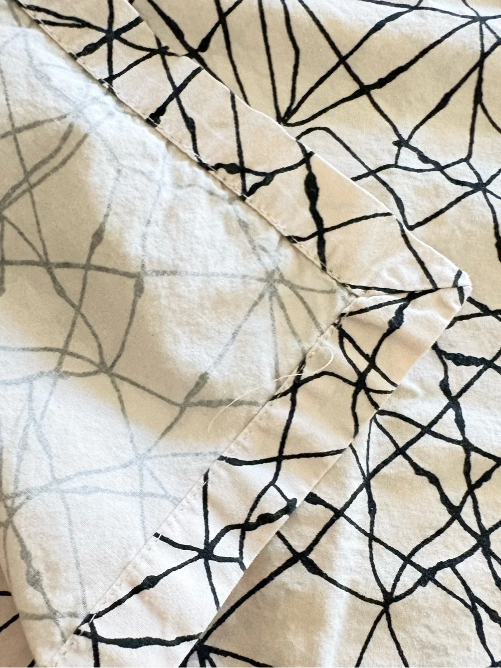 Crate & Barrel Vintage Akira Cloth Napkins Geometric Color Set of 4 Cream Black